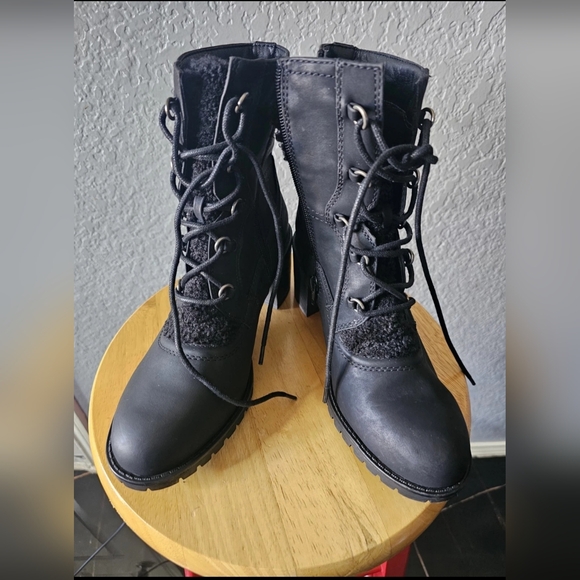 Women's Baretraps Hande Booys. Lace Up Black. NIB.size 8 - Picture 2 of 5